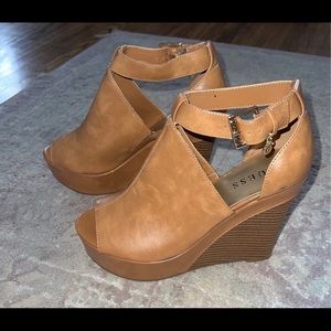 Guess wedges